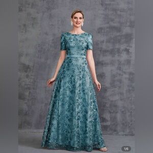 Elegant Floral Lace Evening Gown - green size medium Brand New